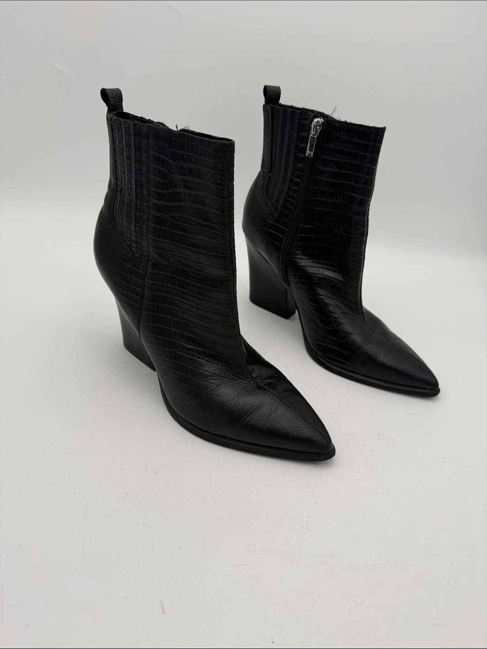 Marc fisher Black Pointed Toe Ankle Boots Textured Upper women 9M western Y2K